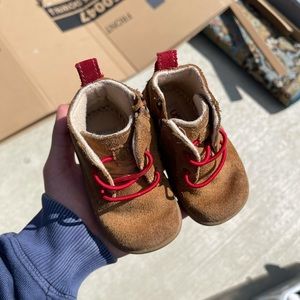 Infant uggs size 2/3C
